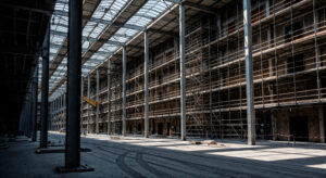 A industrialização e a construção modular como aliadas na redução de custos com mão de obra.
